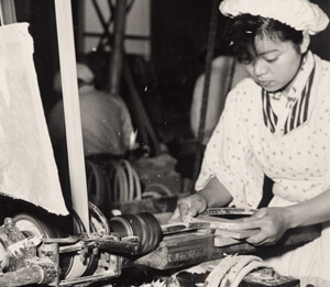 Production of wooden badminton rackets